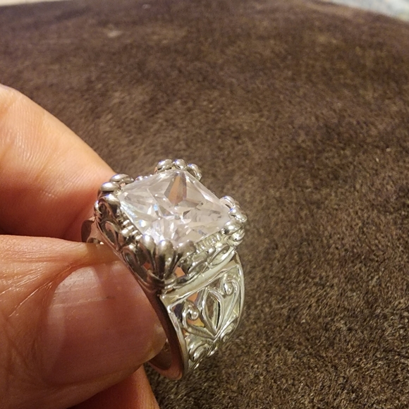 Elegant Silpada Up Town Ring with Clear Gemstone - Picture 4 of 8